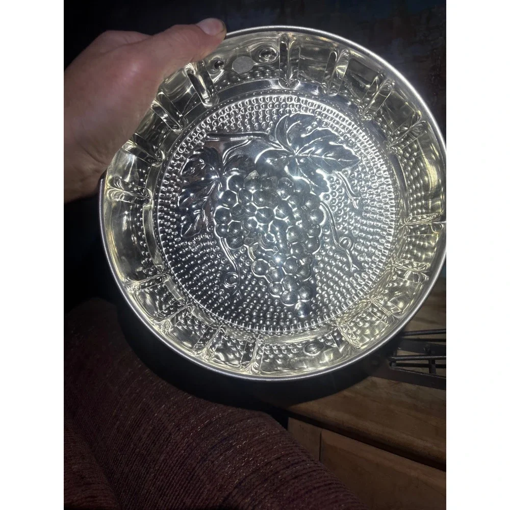 Vintage Embossed Copper Grape Cluster Round Kitchen Mold Wall Decor 7.5 Inch